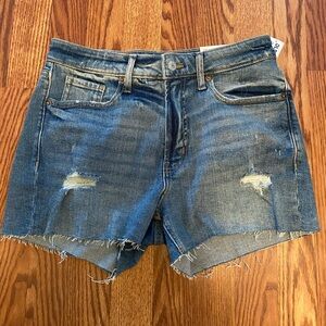 New medium wash old navy shorts. Slight distressing. Size 8. High rise.